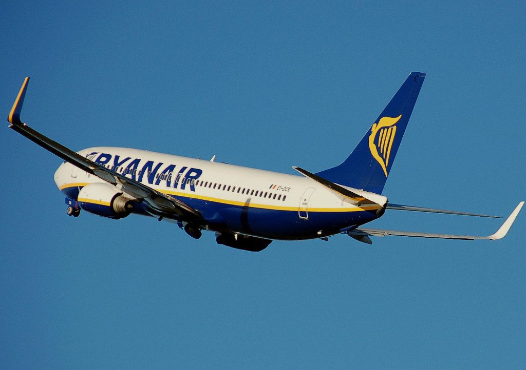 Ryanair.b737-800.aftertakeoff.arp_